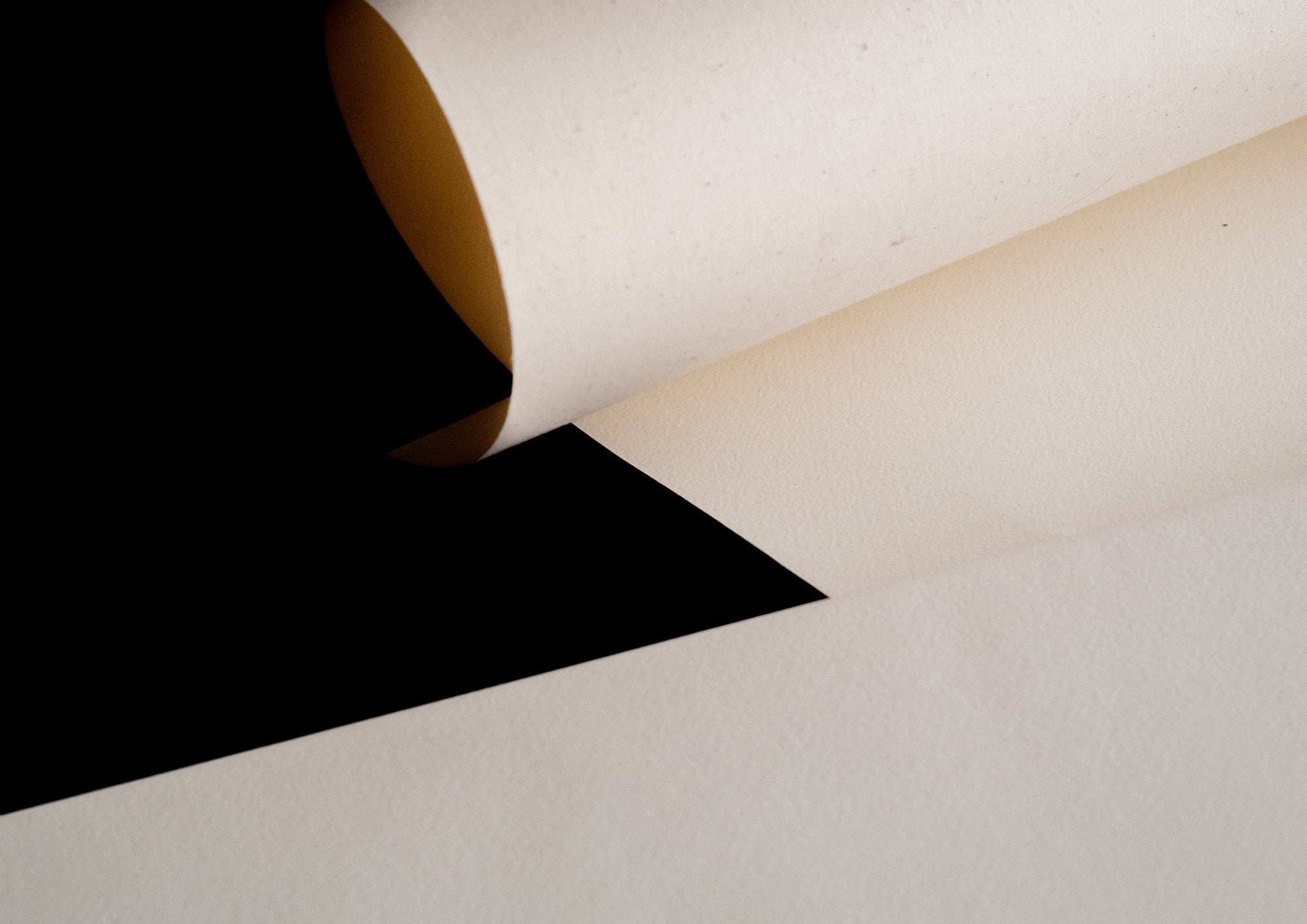 Close up of Belle Arti Fabriano Cotton Canvas roll & corner of pre stretched